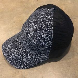 Lululemon black and white hat